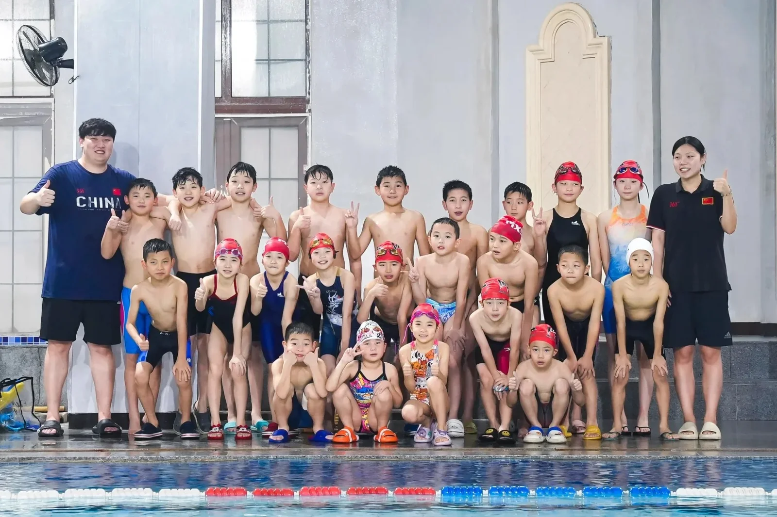 Swimmers and coaches together after the club’s 2024 winter camp